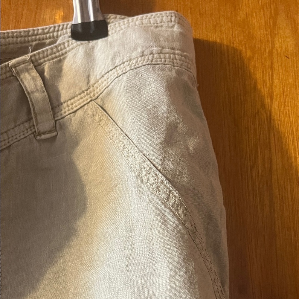 Tommy Bahama Women's Light Tan Capris 14 - Picture 4 of 9